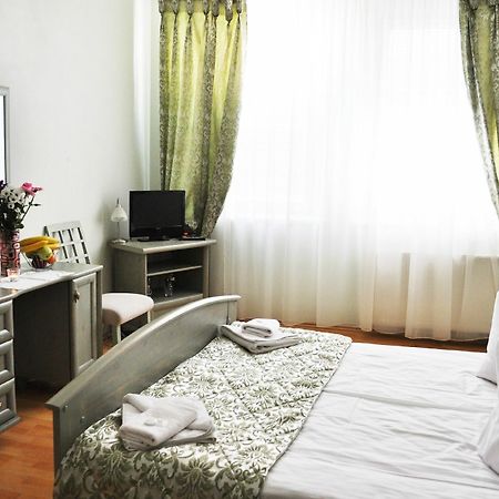 Pension Berg Прага Экстерьер фото