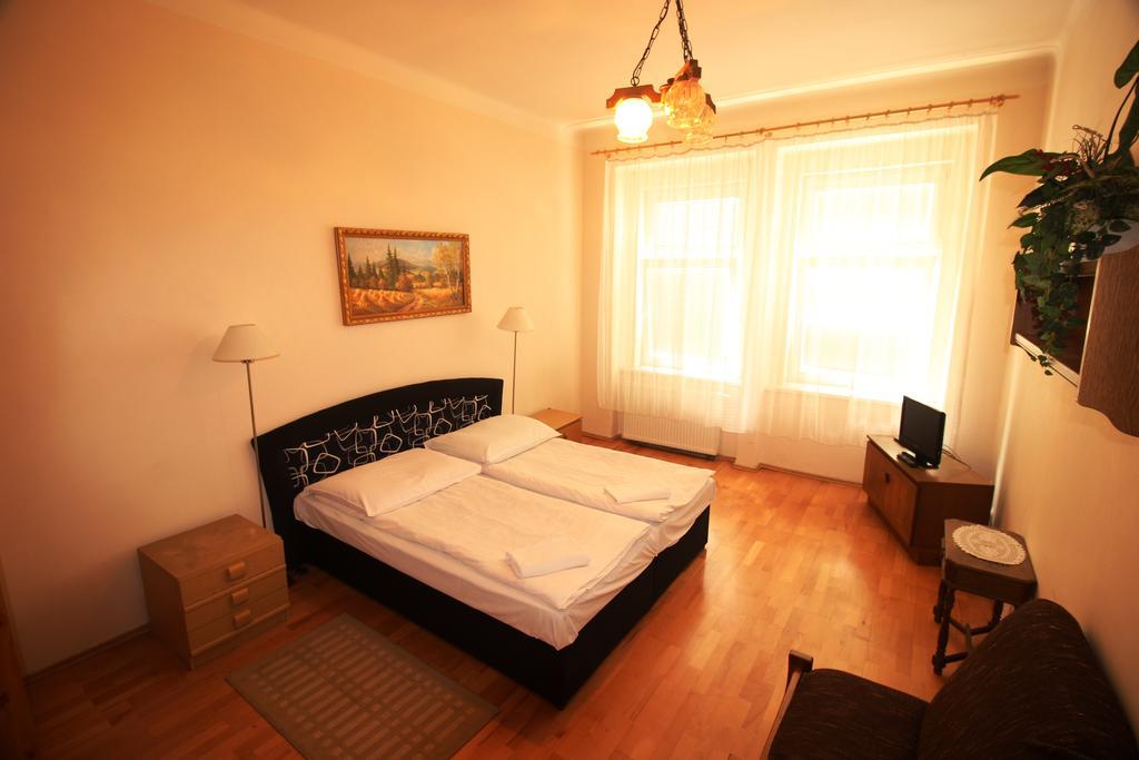 Pension Berg Прага Экстерьер фото