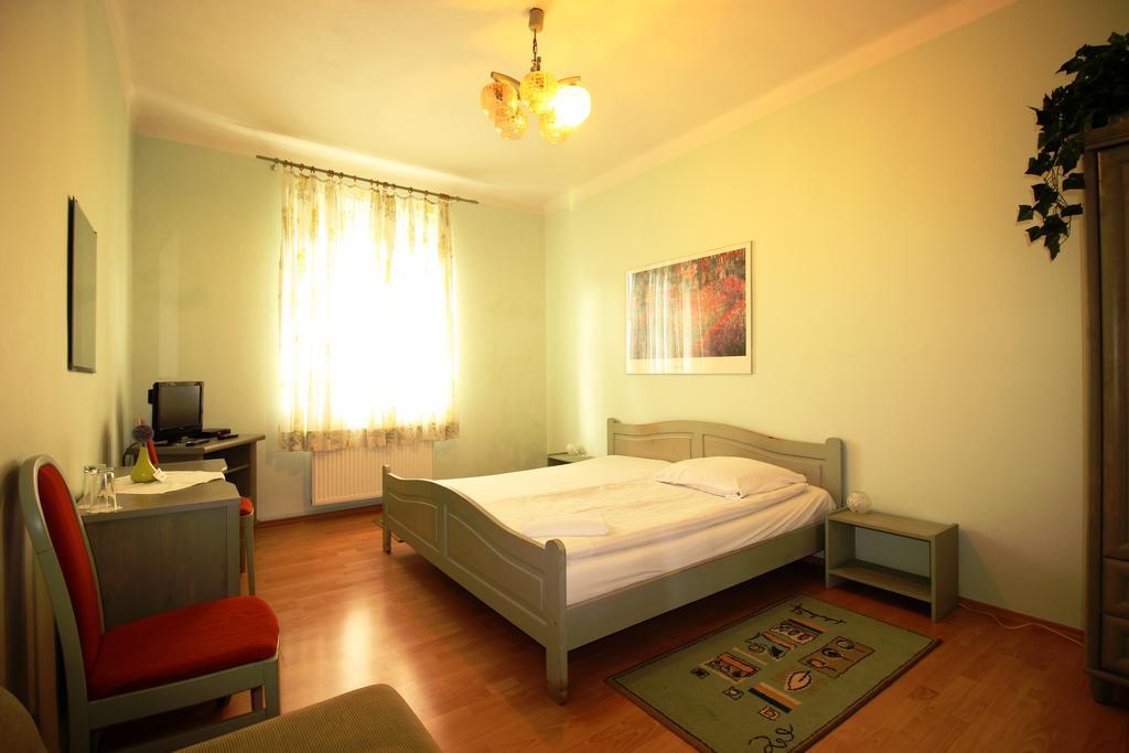 Pension Berg Прага Номер фото