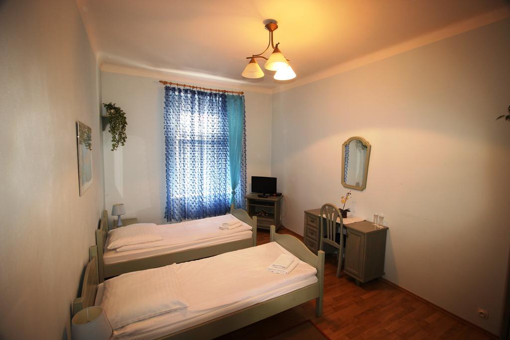 Pension Berg Прага Экстерьер фото