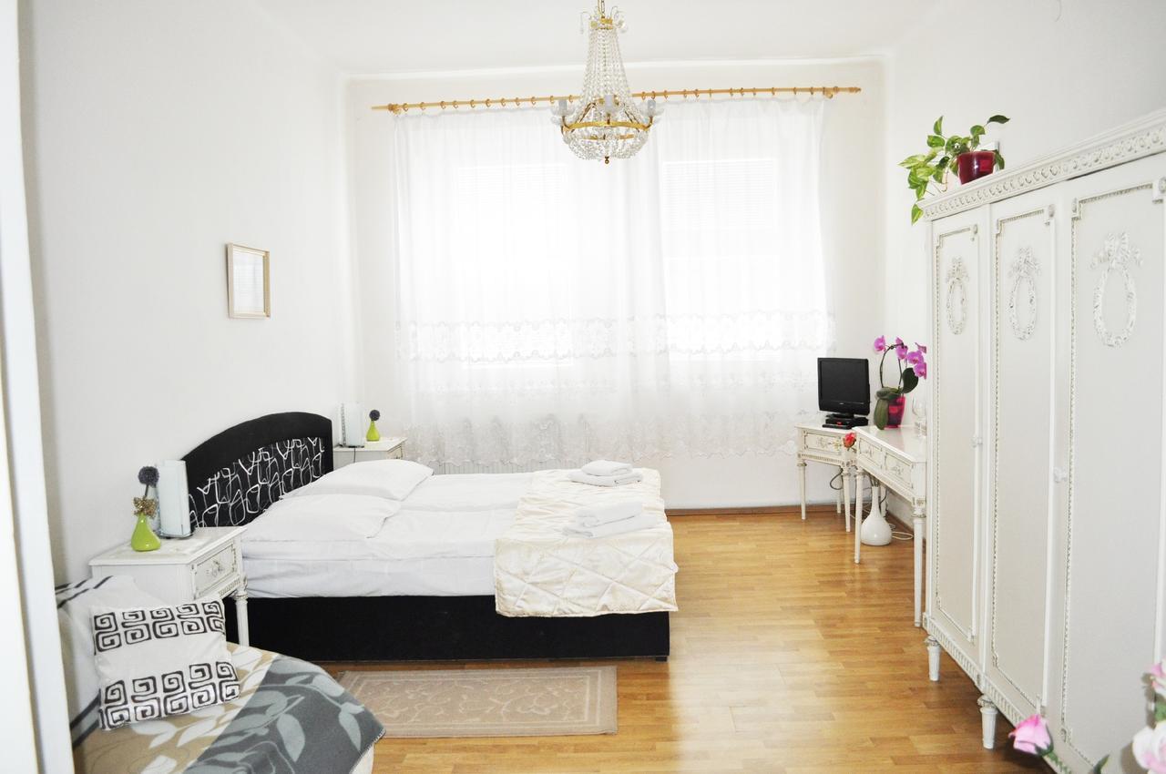 Pension Berg Прага Экстерьер фото