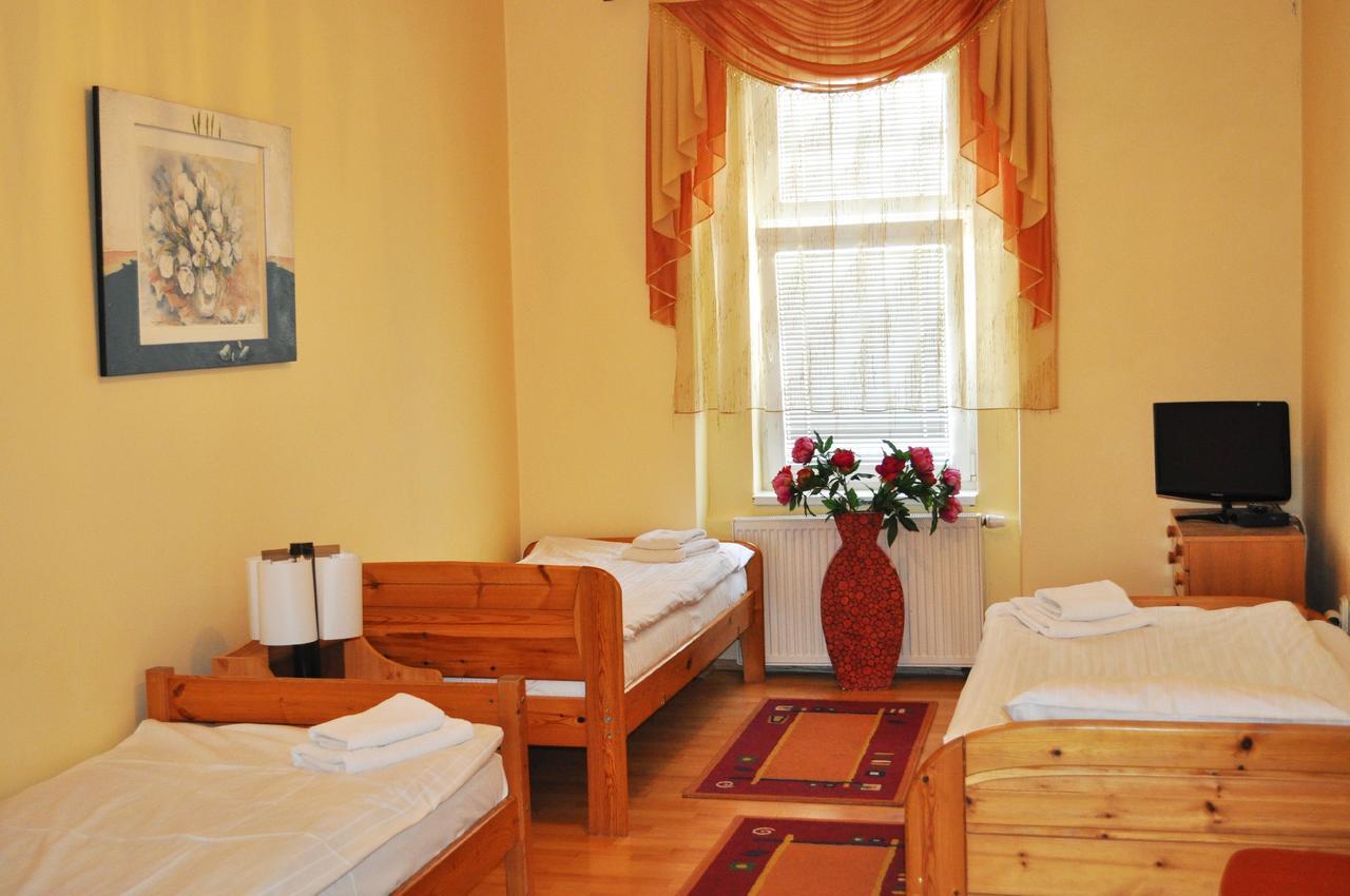Pension Berg Прага Экстерьер фото
