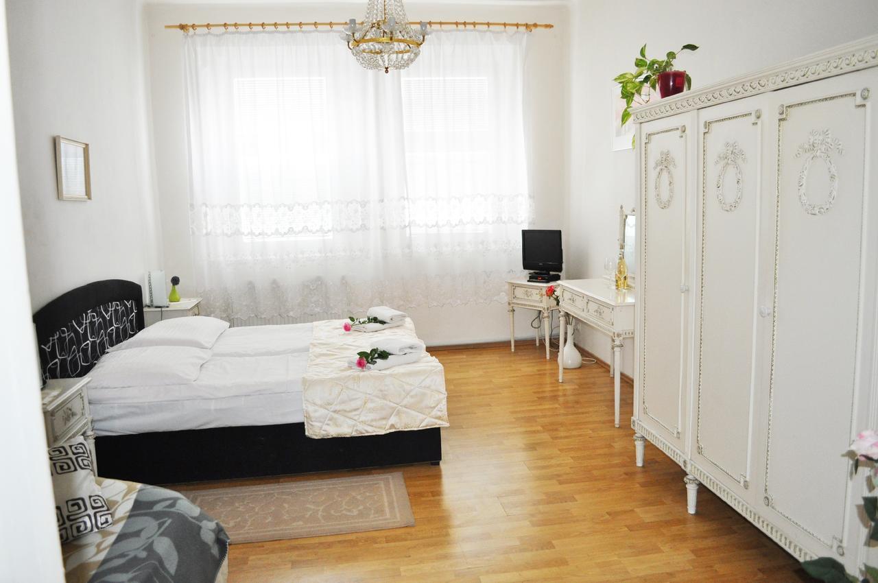 Pension Berg Прага Экстерьер фото
