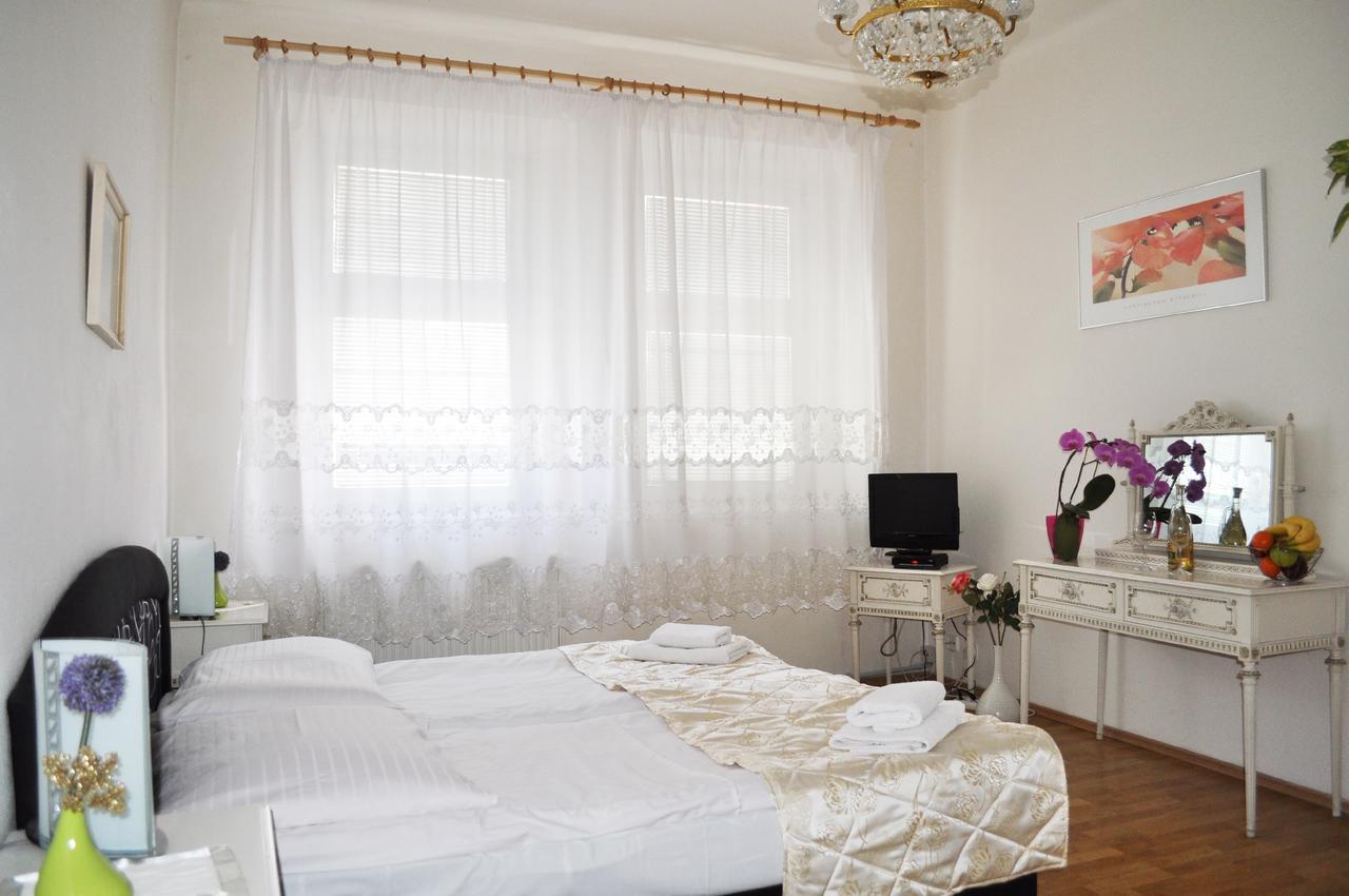 Pension Berg Прага Экстерьер фото