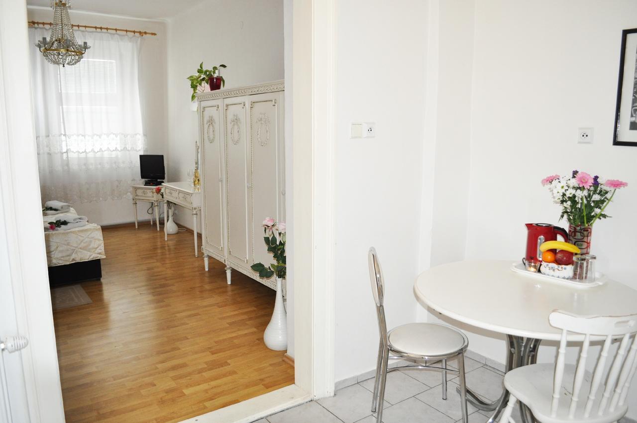 Pension Berg Прага Экстерьер фото