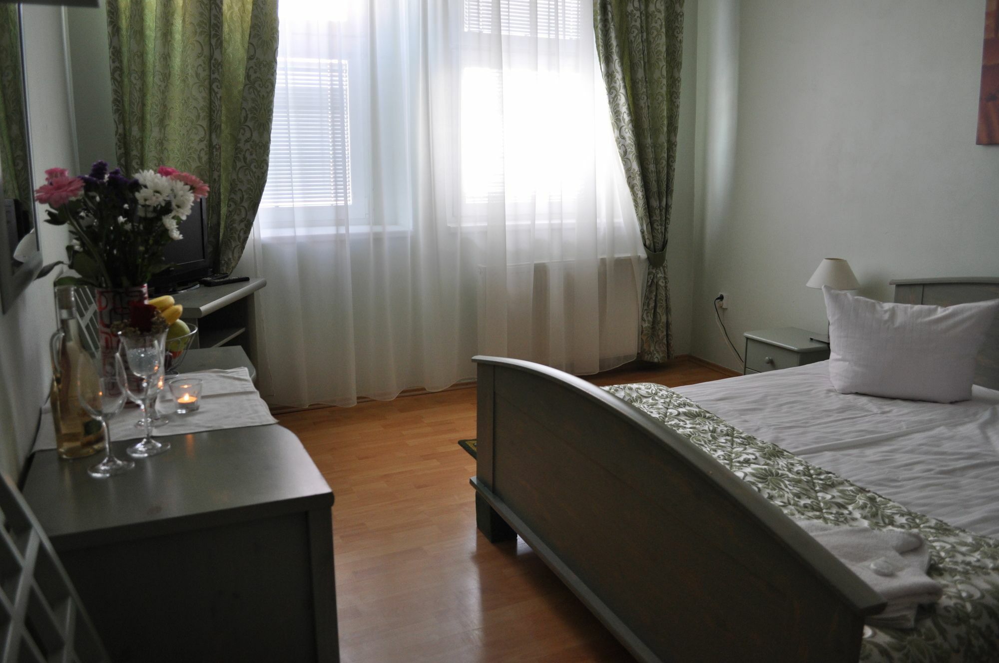 Pension Berg Прага Экстерьер фото