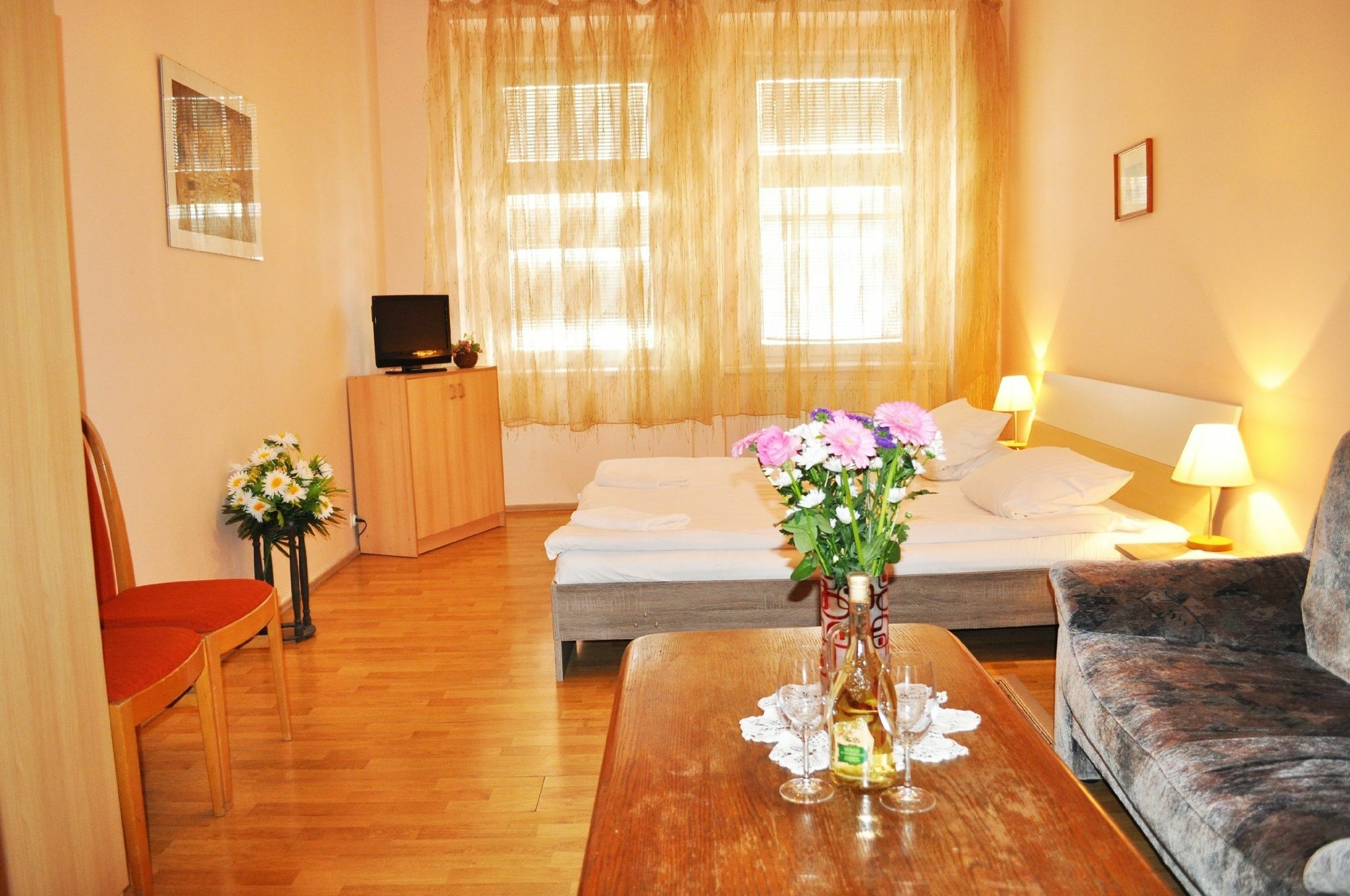 Pension Berg Прага Экстерьер фото
