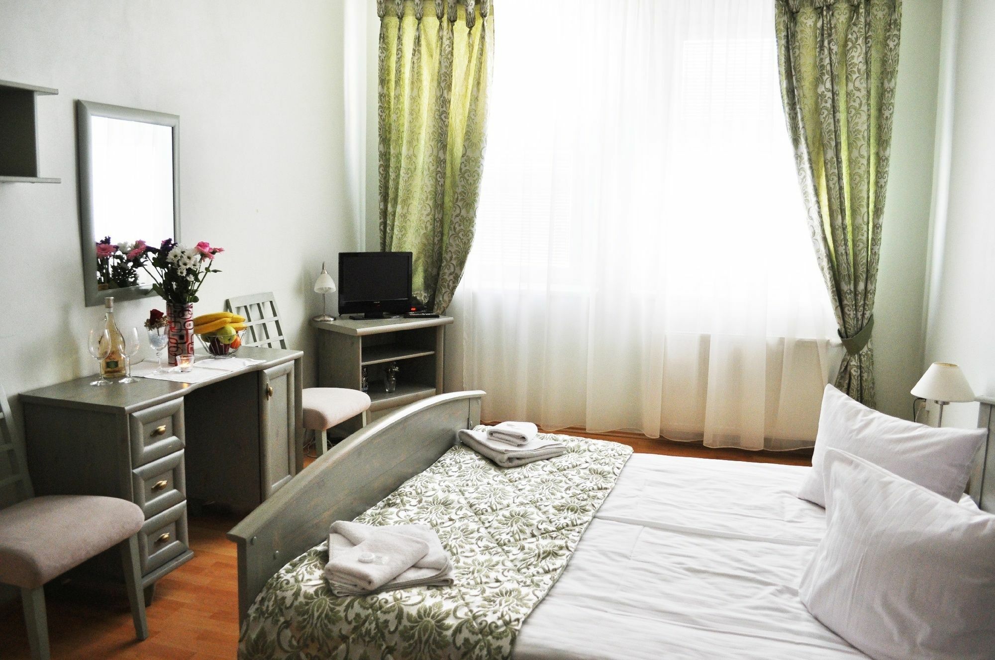 Pension Berg Прага Экстерьер фото